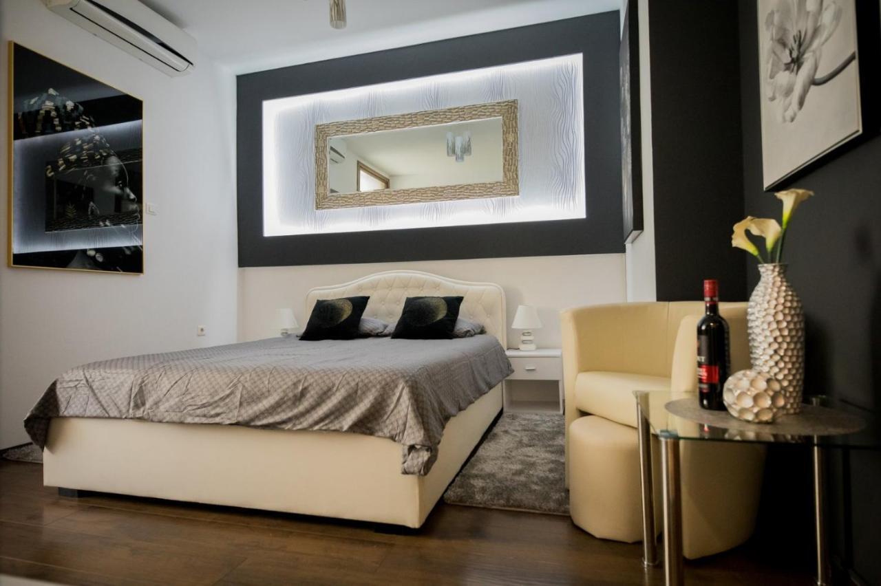 The Bridge - Private Parking Apartment *